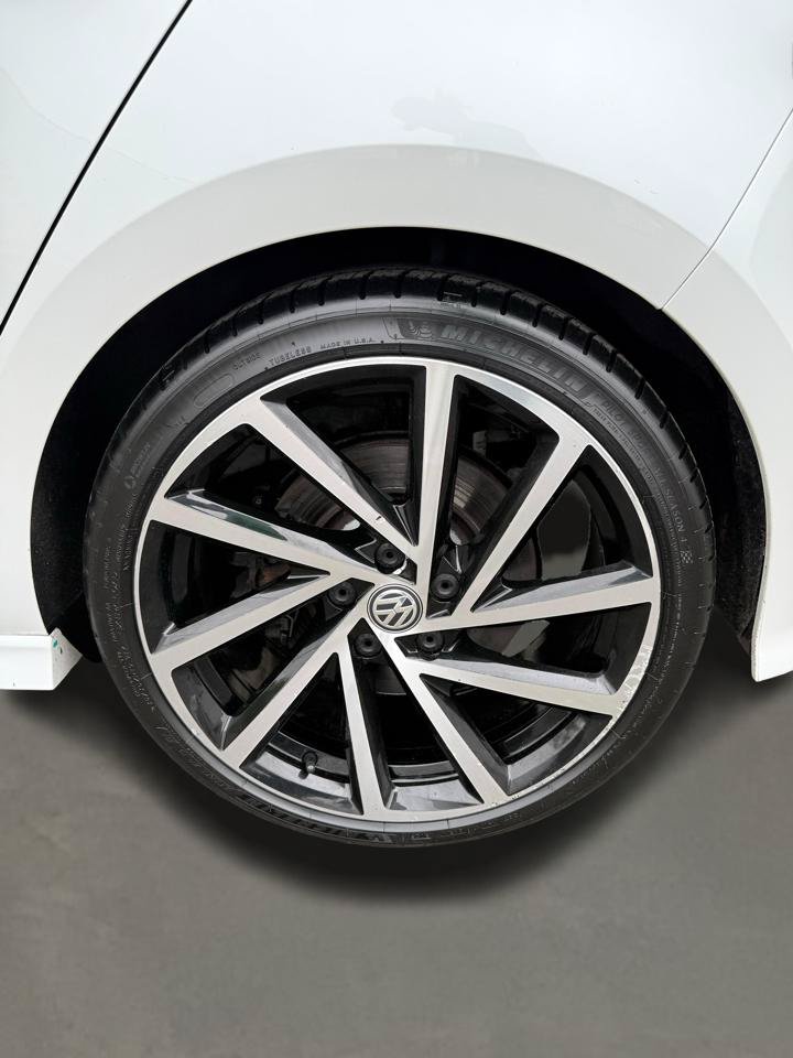 Used 2017 Volkswagen Golf R 4-Door AWD/4WD image 32