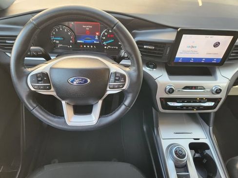 Used 2022 Ford Explorer XLT RWD image 25