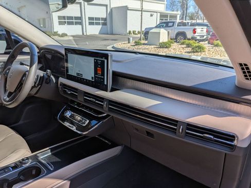 Used 2023 Lincoln Corsair Standard w/ Equipment Group 101A image 41