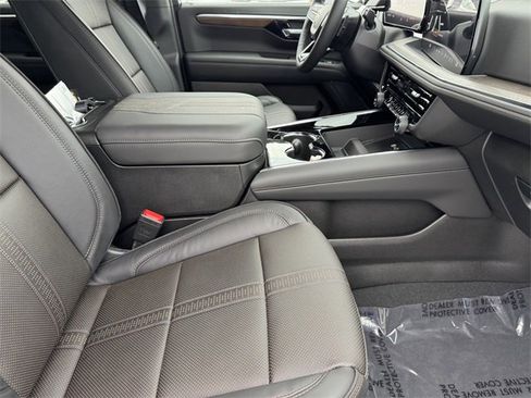 Used 2025 Chevrolet Tahoe High Country image 7