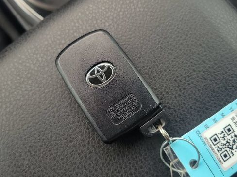 Certified 2023 Toyota Tacoma SR5 AWD/4WD image 23