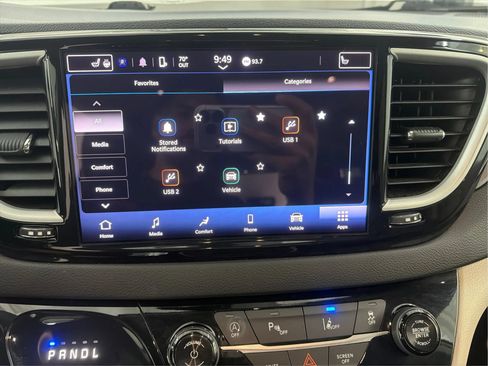 Used 2024 Chrysler Pacifica Touring-L FWD image 41