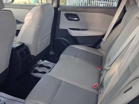 Used 2023 Nissan Rogue SV image 5