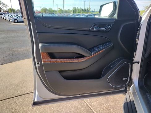 Used 2018 Chevrolet Suburban Premier AWD/4WD image 30
