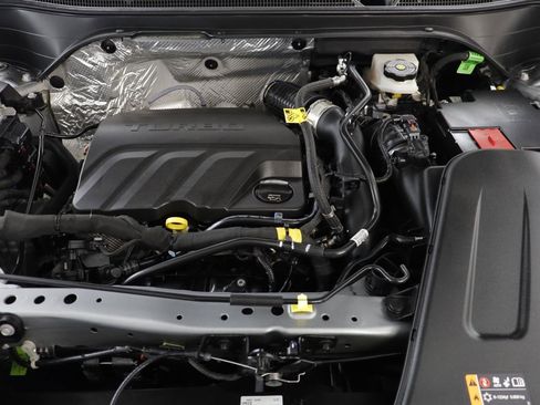 Used 2025 Chevrolet Trax LS w/ LS Convenience Package image 23