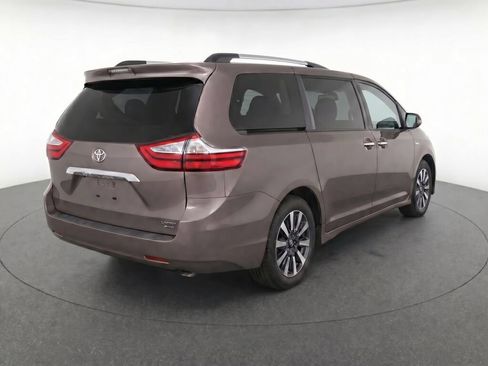 Used 2018 Toyota Sienna Limited Premium AWD/4WD image 4