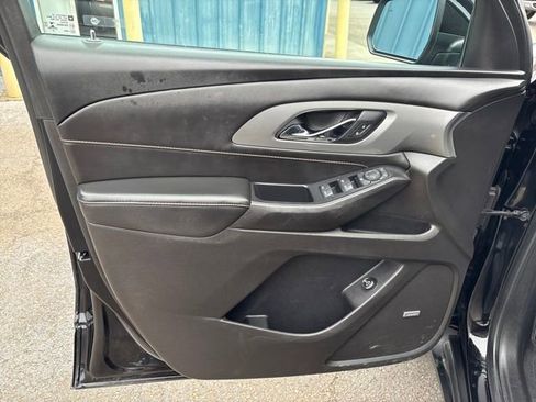 Used 2021 Chevrolet Traverse LT w/ LT Premium Package image 8
