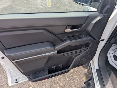 Used 2025 Toyota Tacoma TRD Off-Road AWD/4WD image 16