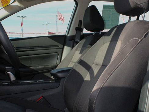 Used 2024 Nissan Altima 2.5 SV image 15