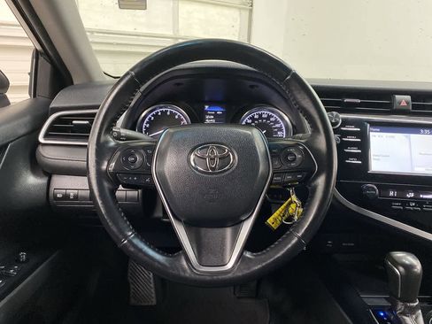 Used 2018 Toyota Camry SE image 19