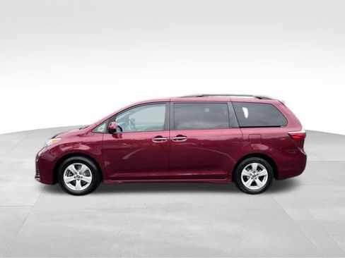 Used 2019 Toyota Sienna LE w/ LE Preferred Package FWD image 3