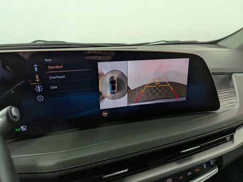 Used 2025 Cadillac XT4 Premium Luxury FWD image 5