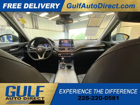 Used 2025 Nissan Altima 2.5 SV FWD image 2