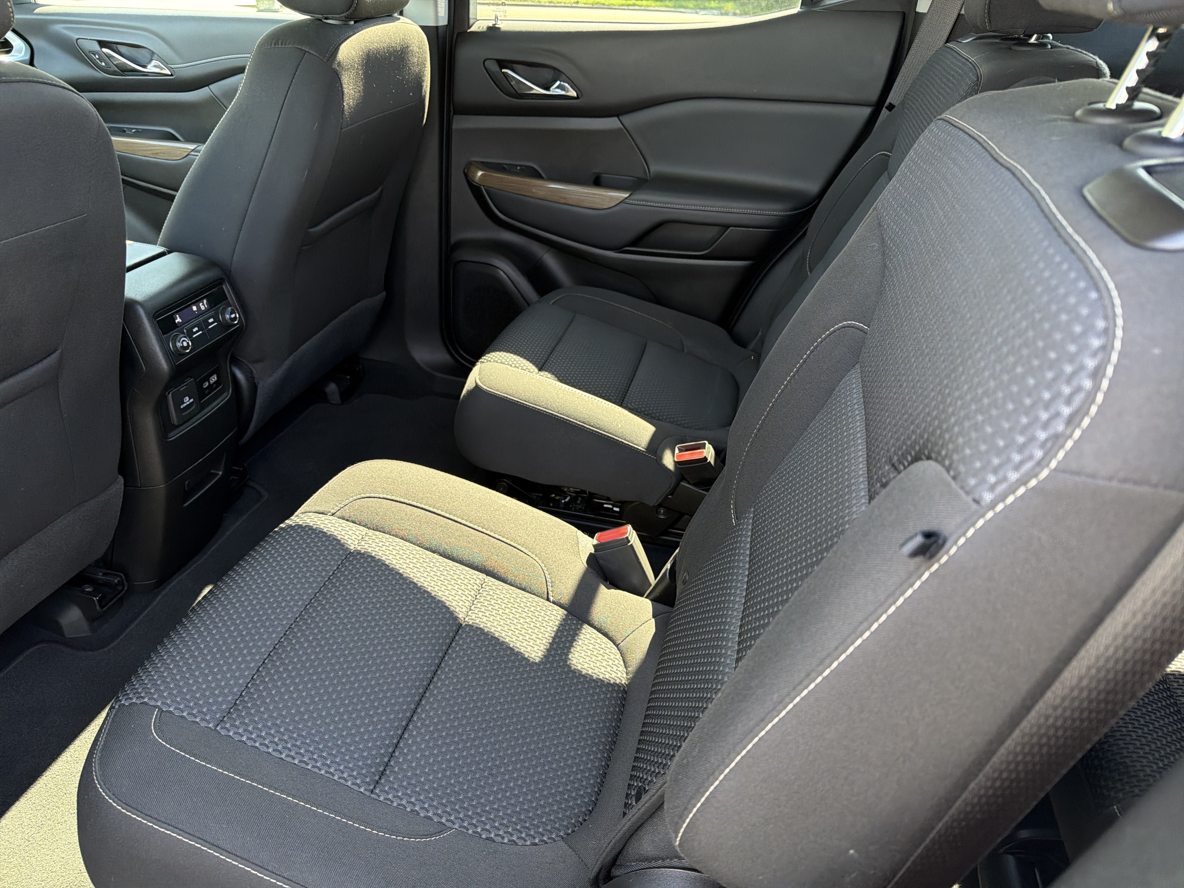 Used 2023 GMC Acadia SLE w/ Driver Convenience Package AWD/4WD image 13