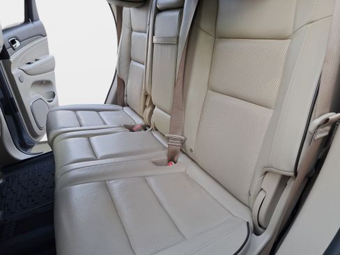 Used 2019 Jeep Grand Cherokee Overland AWD/4WD image 14