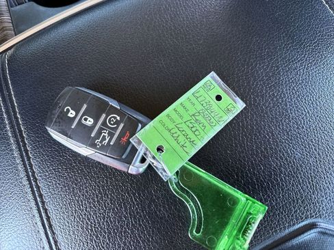 Used 2020 RAM 1500 Laramie AWD/4WD image 25