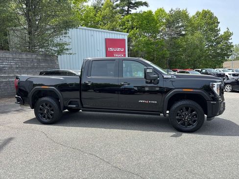 Used 2025 GMC Sierra 2500 AT4 w/ AT4 Premium Plus Package AWD/4WD image 3