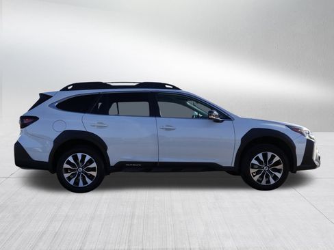 Used 2023 Subaru Outback Limited image 8
