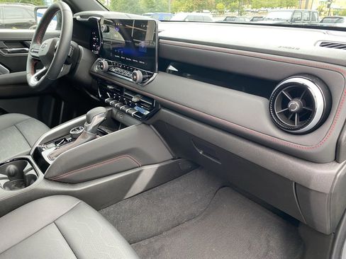 Used 2024 Chevrolet Colorado Z71 w/ Z71 Convenience Package 2 image 32