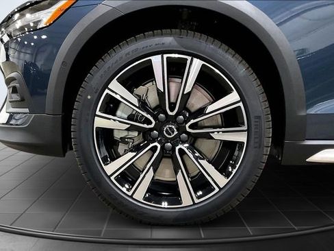 New 2026 Volvo V60 B5 Cross Country Ultra w/ Climate Package image 13