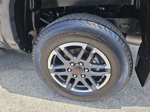 Used 2025 Toyota Tacoma TRD Sport AWD/4WD image 37