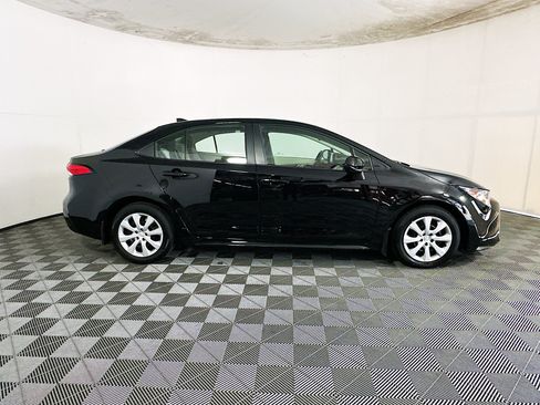 Used 2025 Toyota Corolla LE FWD image 2