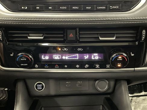 Used 2023 Nissan Rogue SL w/ SL Premium Package image 21