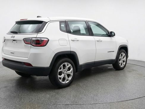 Used 2025 Jeep Compass Latitude AWD/4WD image 9