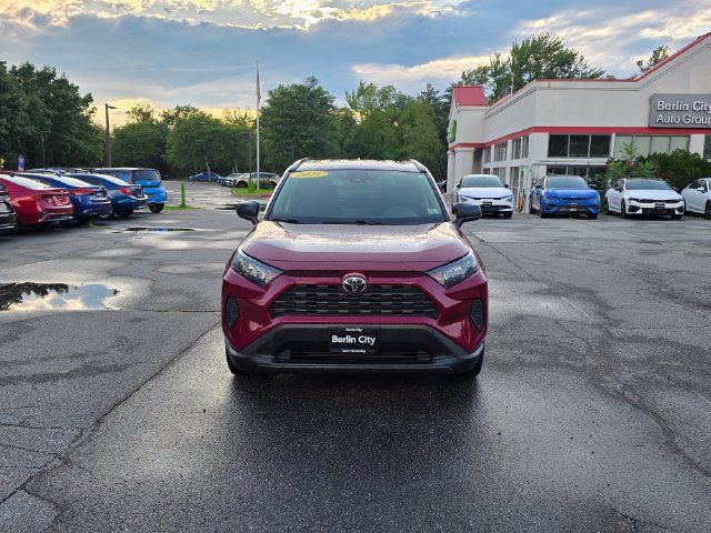 Used 2021 Toyota RAV4 LE AWD/4WD image 3