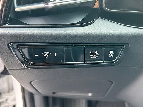 New 2025 Kia Niro LX image 14