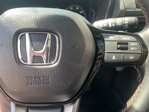 Used 2025 Honda Pilot TrailSport image 13