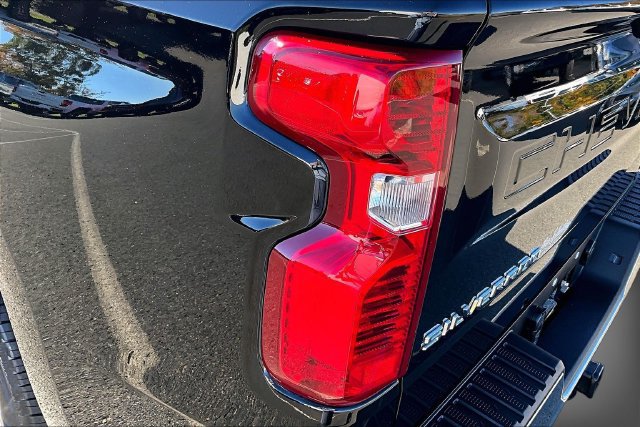 Used 2025 Chevrolet Silverado 1500 LT AWD/4WD image 29