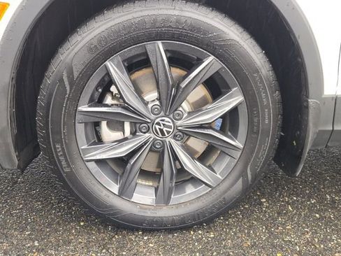 Used 2024 Volkswagen Tiguan SE image 18