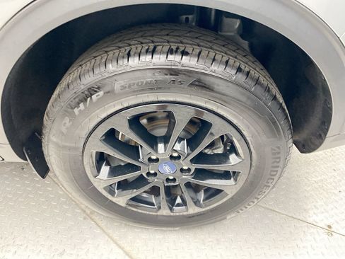Used 2022 Ford Escape SE w/ Cold Weather Package AWD/4WD image 10