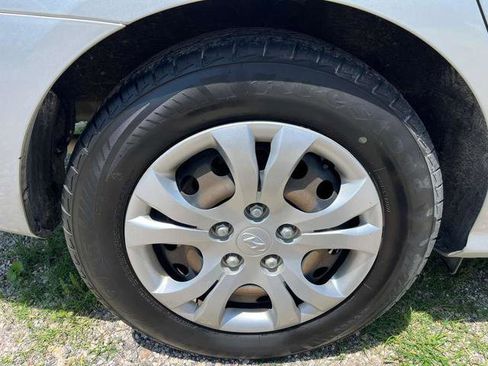 Used 2010 Hyundai Elantra GLS FWD image 9