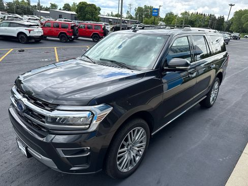 Used 2024 Ford Expedition Max Limited AWD/4WD image 3