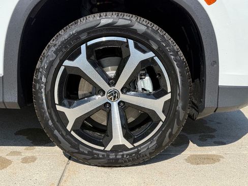 New 2026 Volkswagen Tiguan SE AWD/4WD image 8