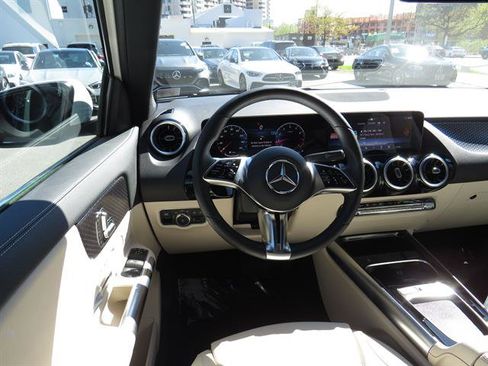 Used 2025 Mercedes-Benz GLA 250 4MATIC image 10