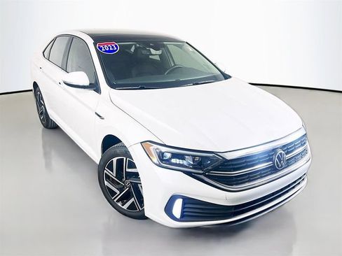 Used 2023 Volkswagen Jetta SEL FWD image 2
