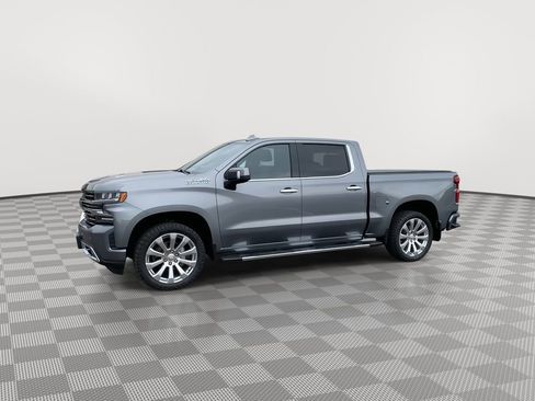 Used 2020 Chevrolet Silverado 1500 High Country w/ Technology Package AWD/4WD image 3