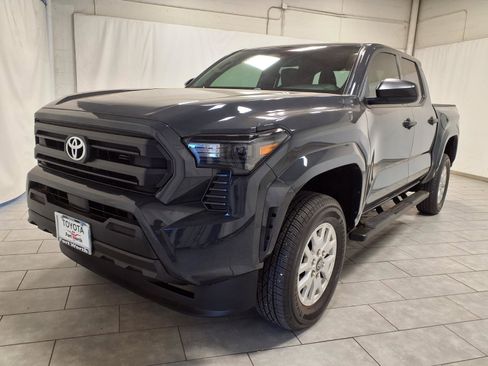 Used 2025 Toyota Tacoma SR image 3