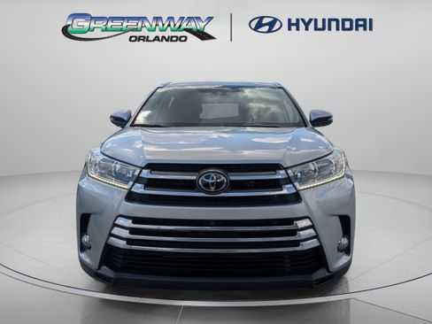 Used 2018 Toyota Highlander Limited Platinum FWD image 3