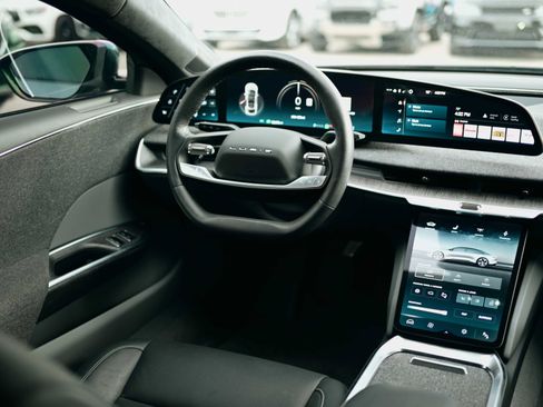Used 2024 Lucid Air Touring image 9