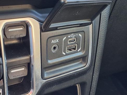 Used 2023 Jeep Gladiator Willys image 17