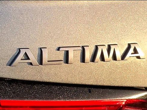 Used 2024 Nissan Altima 2.5 SL FWD image 30