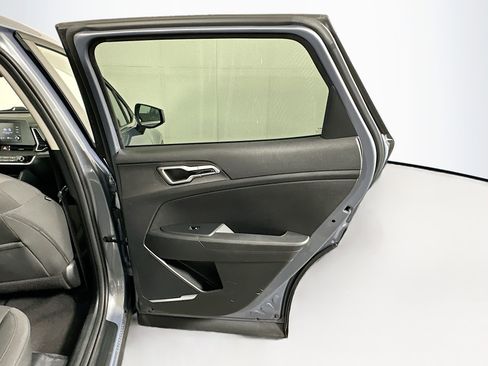 Used 2025 Kia Sportage LX image 27