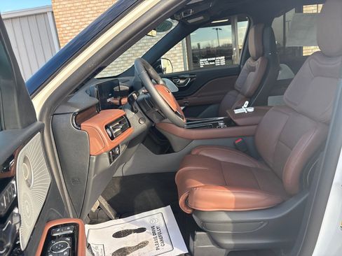 New 2026 Lincoln Aviator Reserve image 3