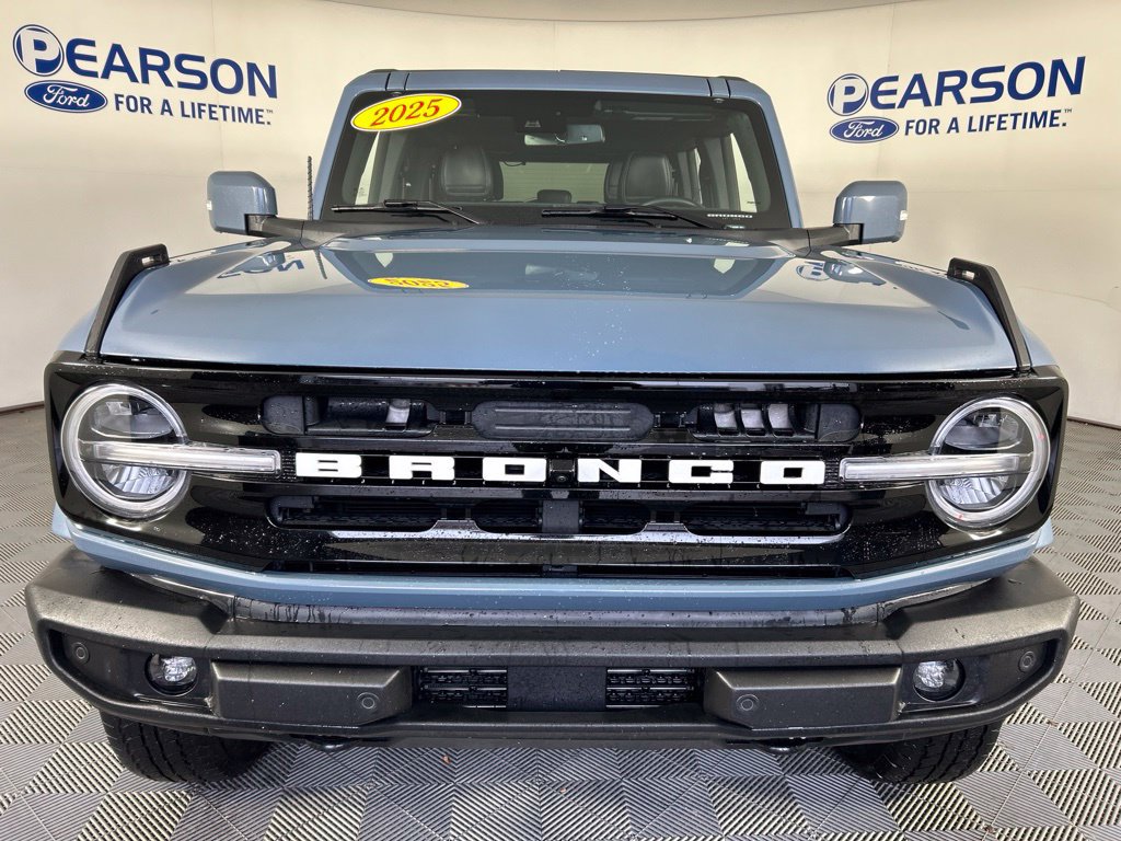 Used 2025 Ford Bronco Outer Banks AWD/4WD image 2