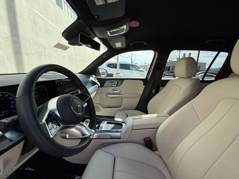 Used 2025 Mercedes-Benz GLB 250 image 12
