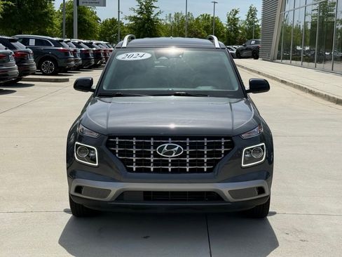 Used 2024 Hyundai Venue Limited FWD image 7